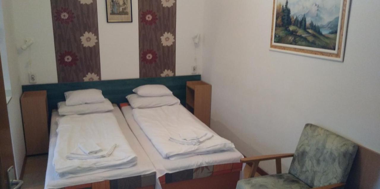 Korona Panzio Bed & Breakfast Balatonfured Luaran gambar
