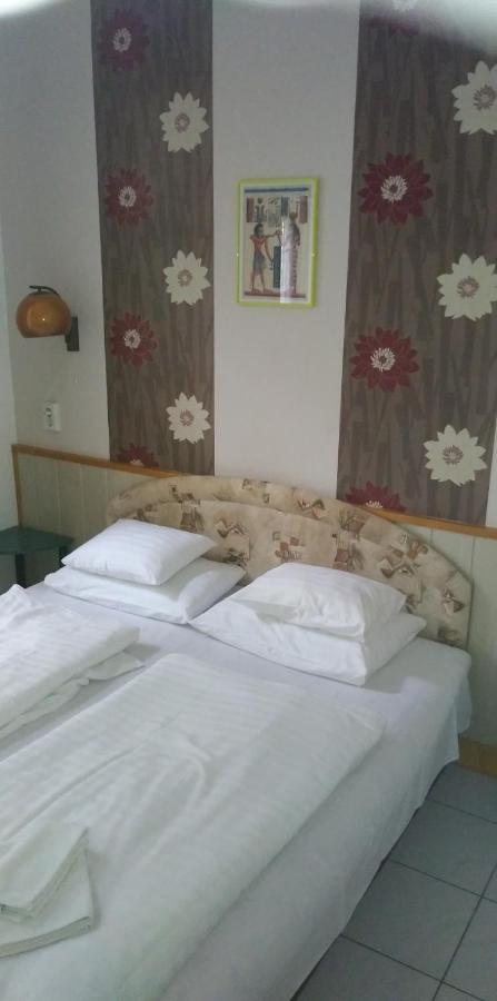 Korona Panzio Bed & Breakfast Balatonfured Luaran gambar