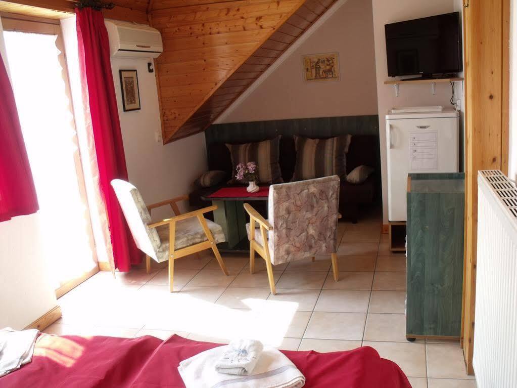 Korona Panzio Bed & Breakfast Balatonfured Luaran gambar