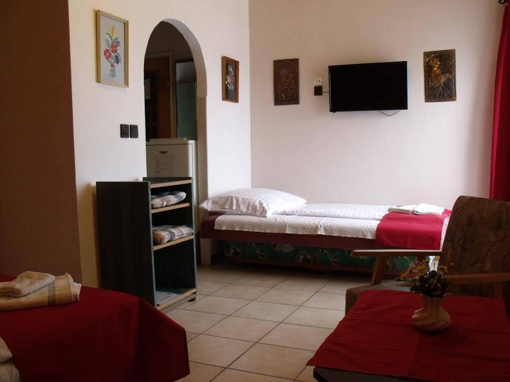 Korona Panzio Bed & Breakfast Balatonfured Luaran gambar