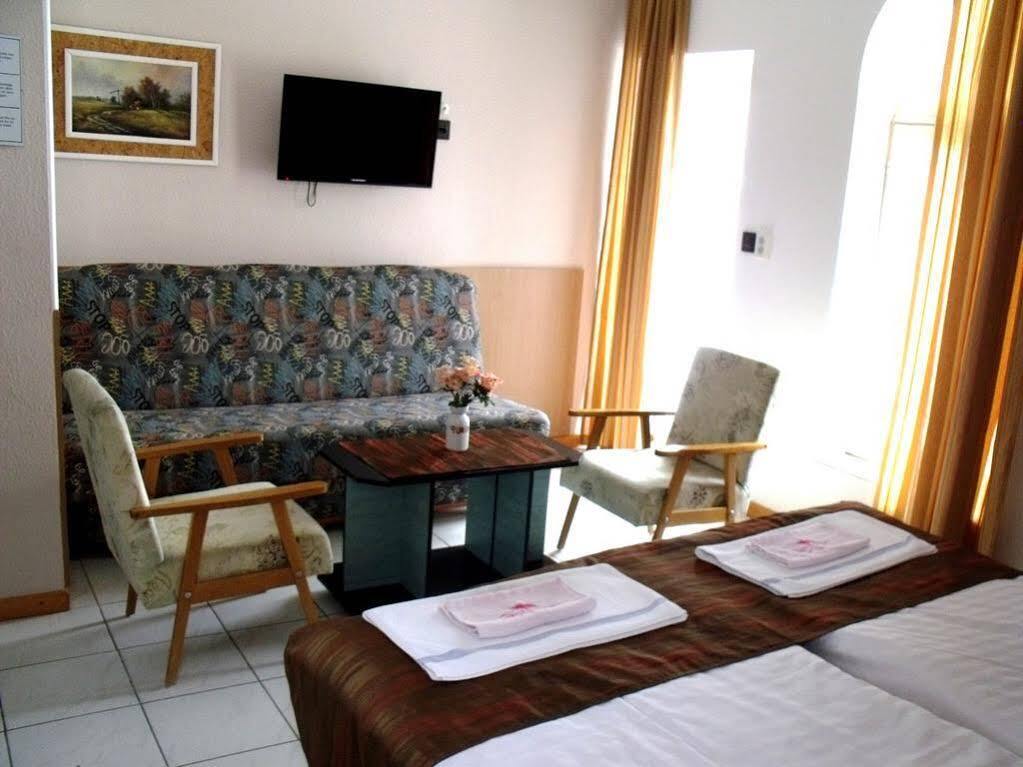 Korona Panzio Bed & Breakfast Balatonfured Luaran gambar