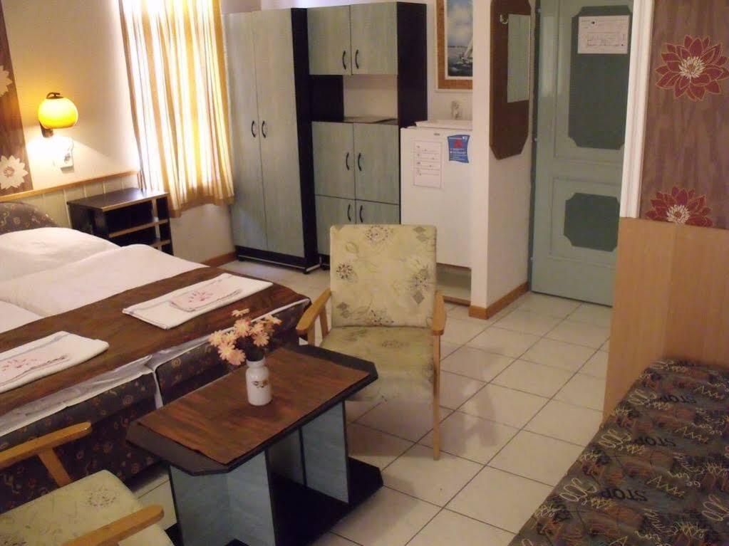 Korona Panzio Bed & Breakfast Balatonfured Luaran gambar