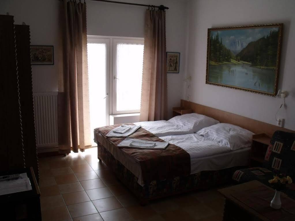 Korona Panzio Bed & Breakfast Balatonfured Luaran gambar