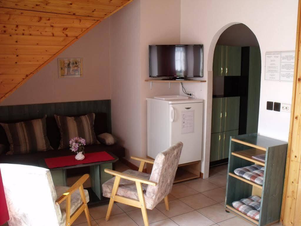 Korona Panzio Bed & Breakfast Balatonfured Luaran gambar